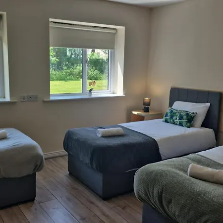 Large Two Bedroom Apartment *